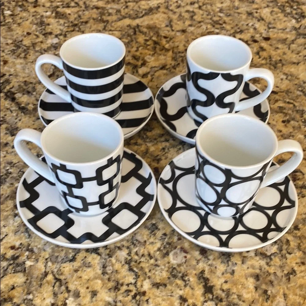 Crate & Barrel Black and White Demitasse Espresso Cup Set. 4 cups/4 saucers.